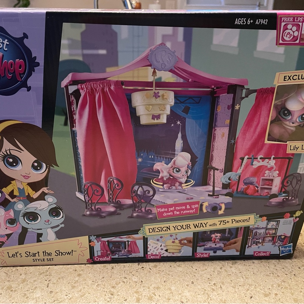 NIB Littlest Pet Shop Playset